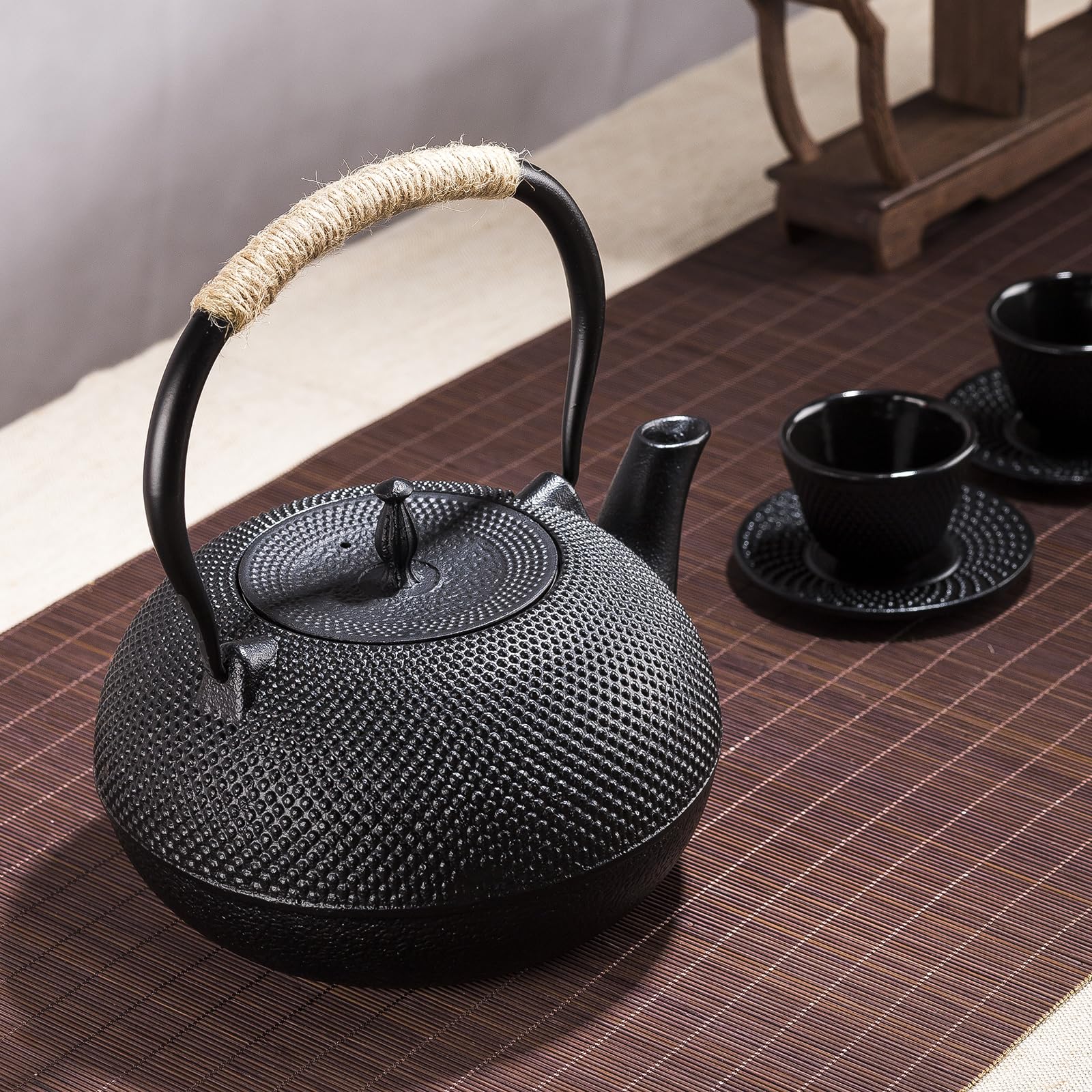 Big Cast Iron Teapot, Japanese Tetsubin Tea Kettle for Stovetop Safe, Cast Iron Tea Pot with Stainless Steel Infuser for Loose Tea and Enameled Interior(1800ml/60.9oz)
